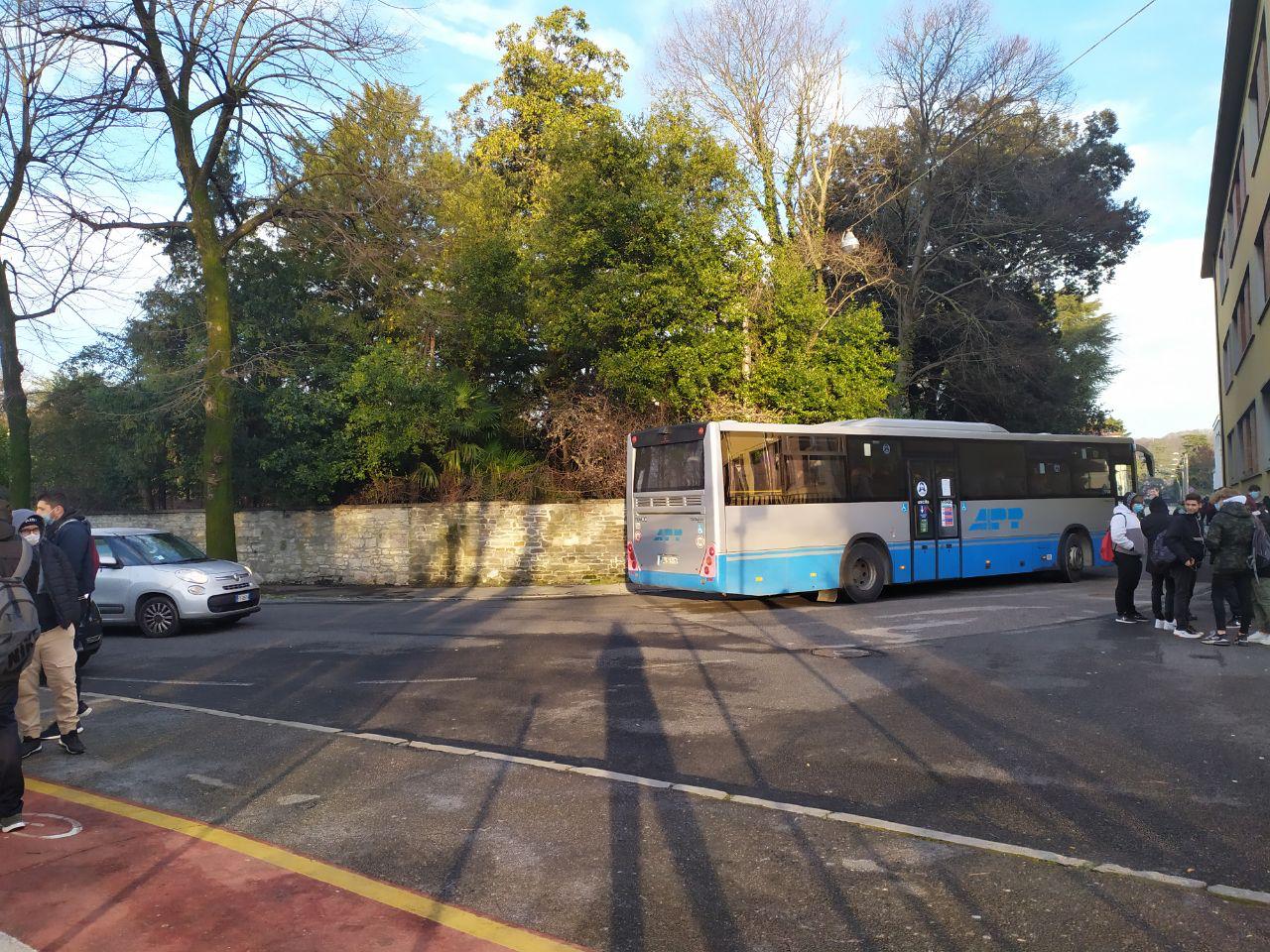 Copertina per Ritorno a scuola in autobus e corriera, abbonamenti a metà prezzo a Gorizia